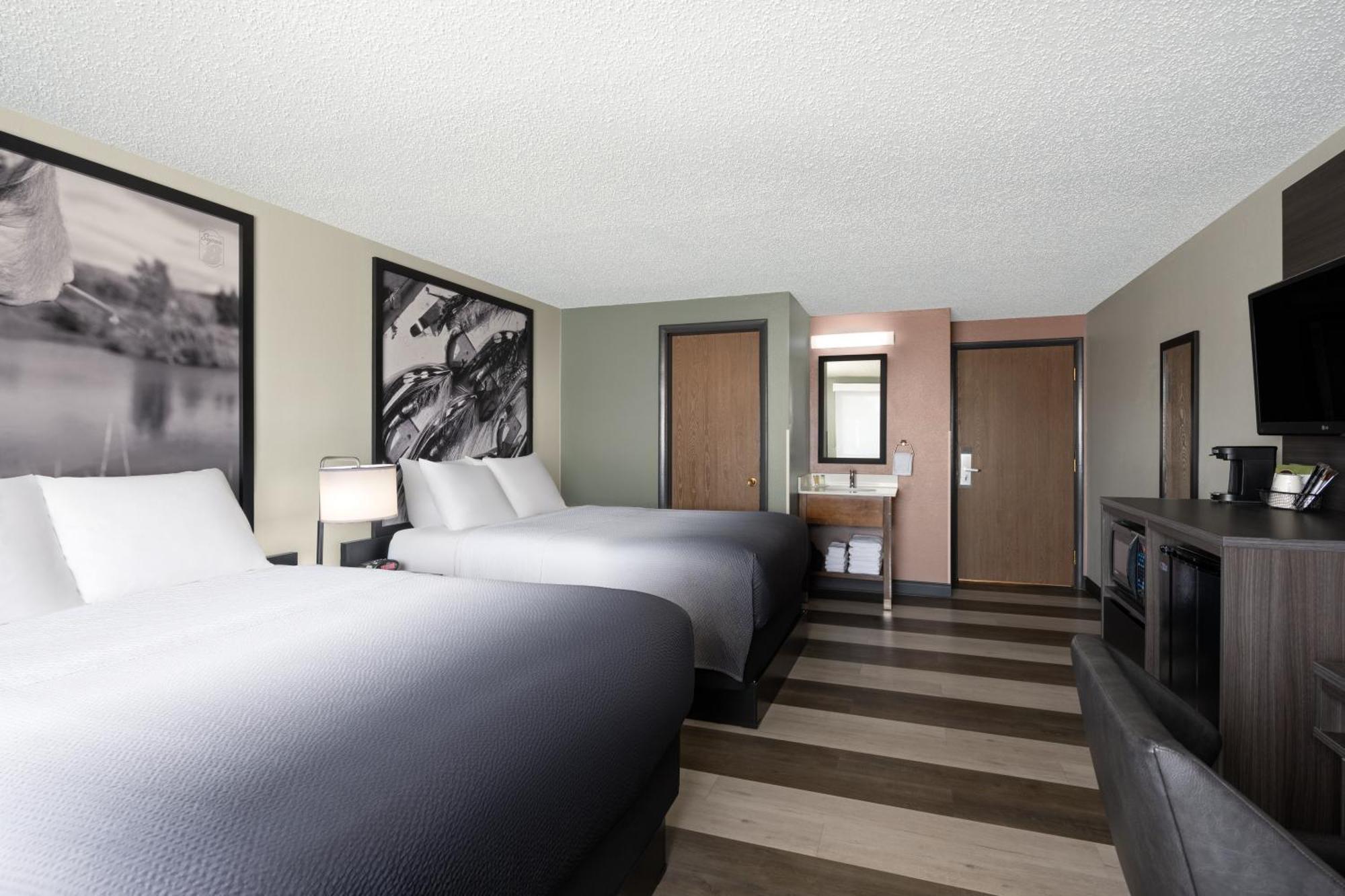 Hotel Super 8 By Wyndham Conrad Exterior foto
