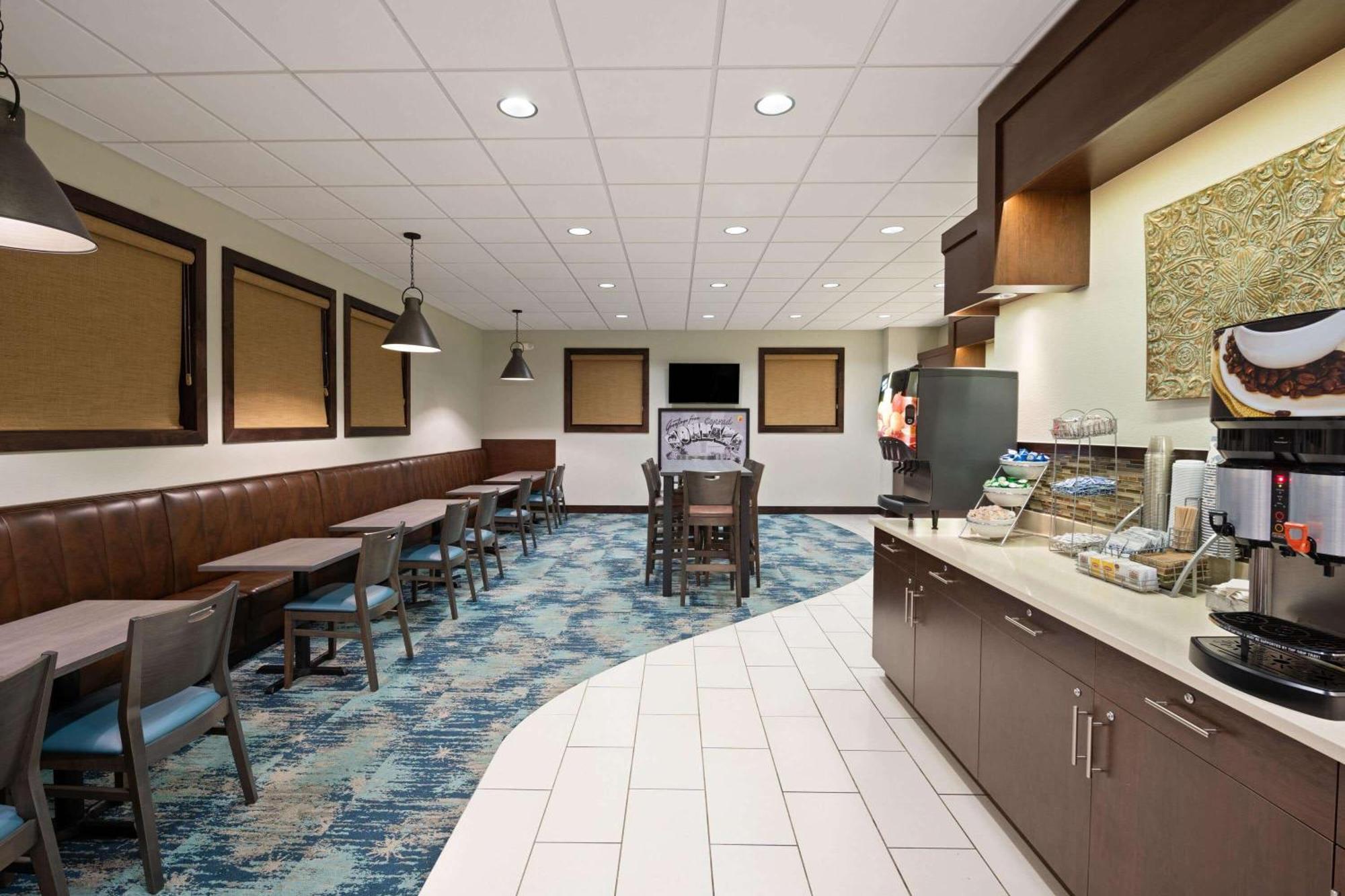 Hotel Super 8 By Wyndham Conrad Exterior foto