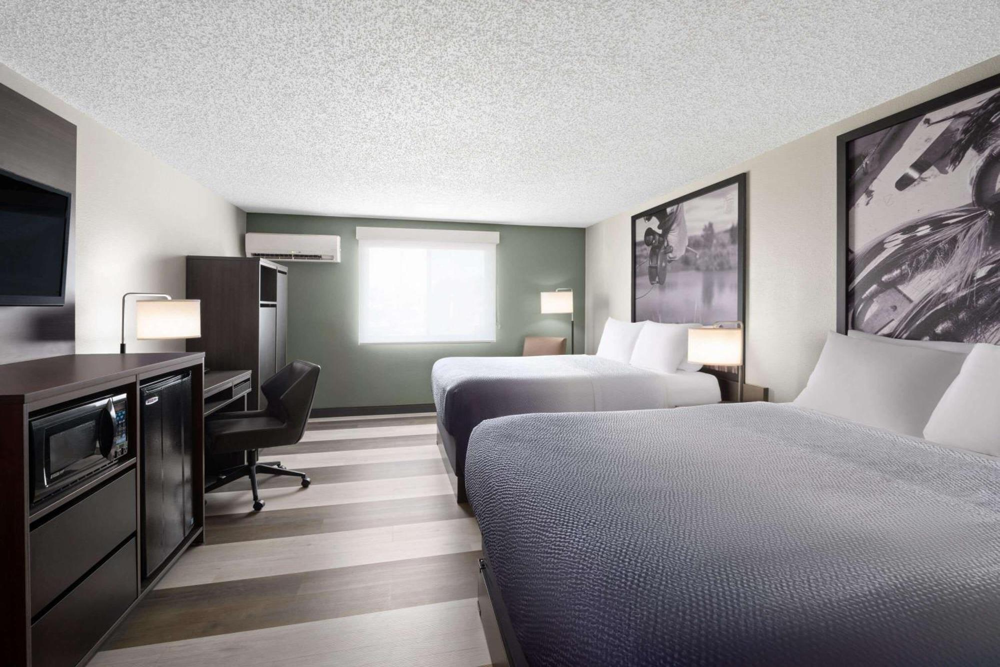 Hotel Super 8 By Wyndham Conrad Exterior foto