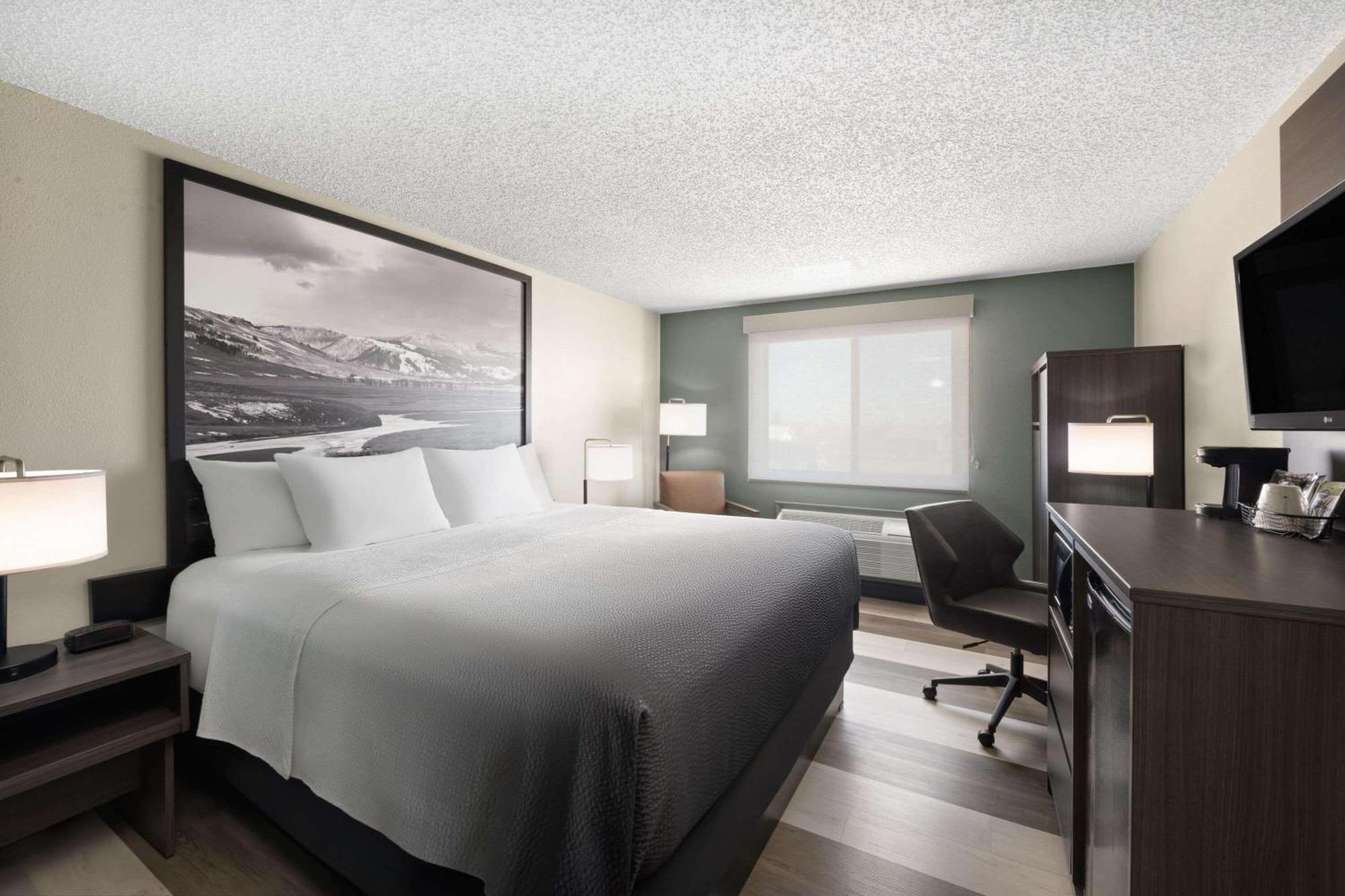 Hotel Super 8 By Wyndham Conrad Exterior foto