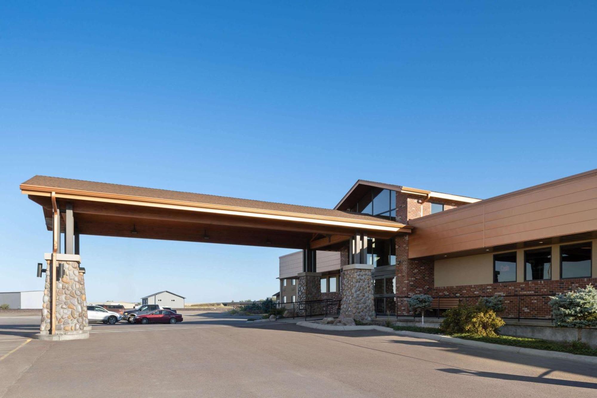 Hotel Super 8 By Wyndham Conrad Exterior foto