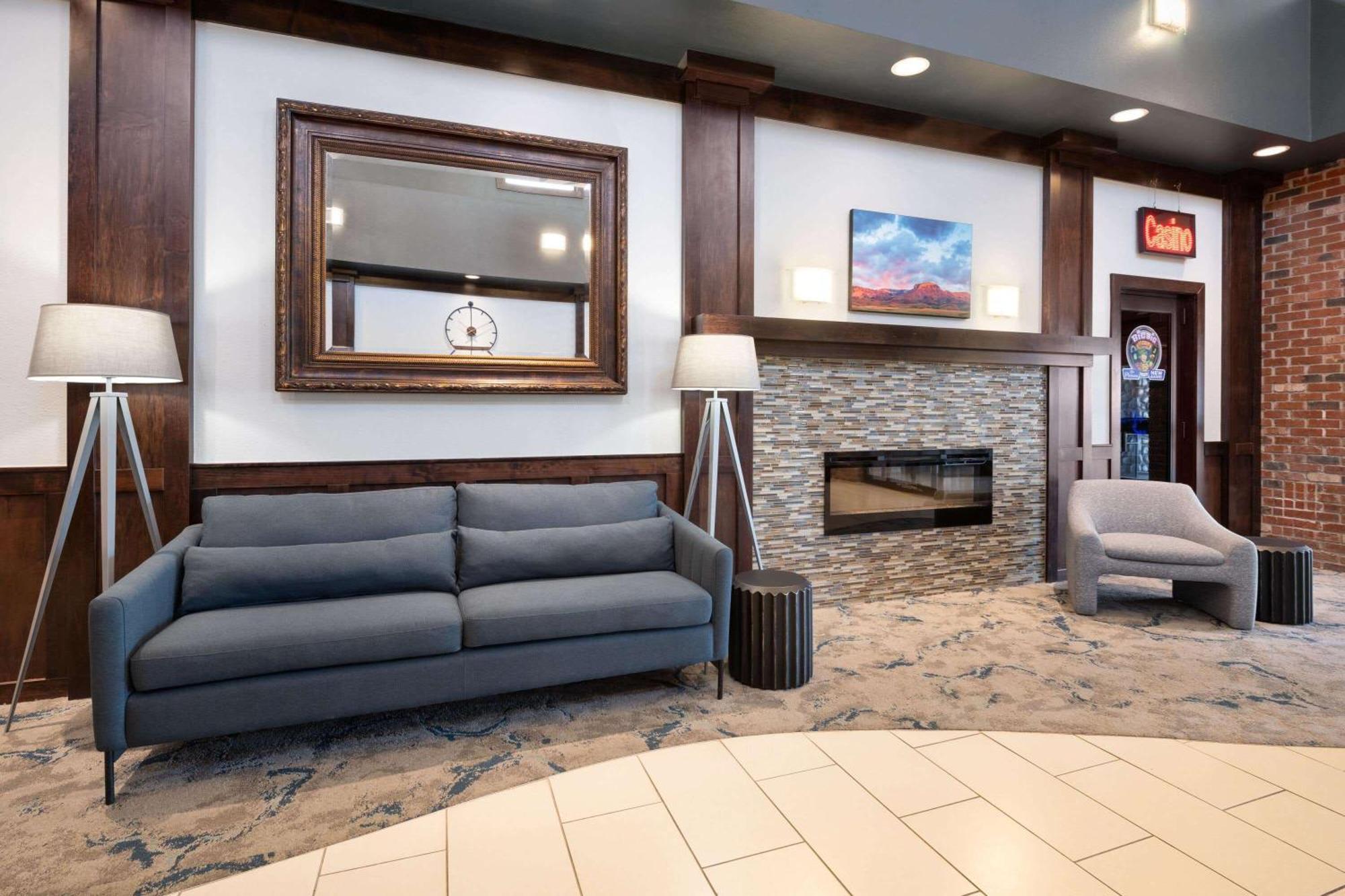 Hotel Super 8 By Wyndham Conrad Exterior foto